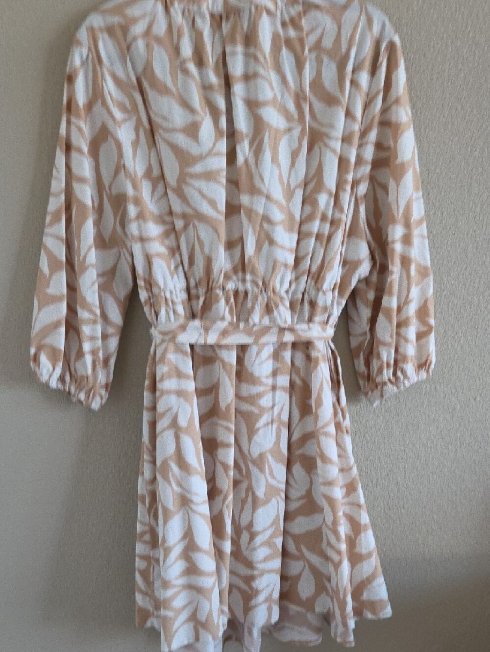 New Torrid Beige and White Leaf-Print Tie-Waist Midi Dress - Picture 3 of 4
